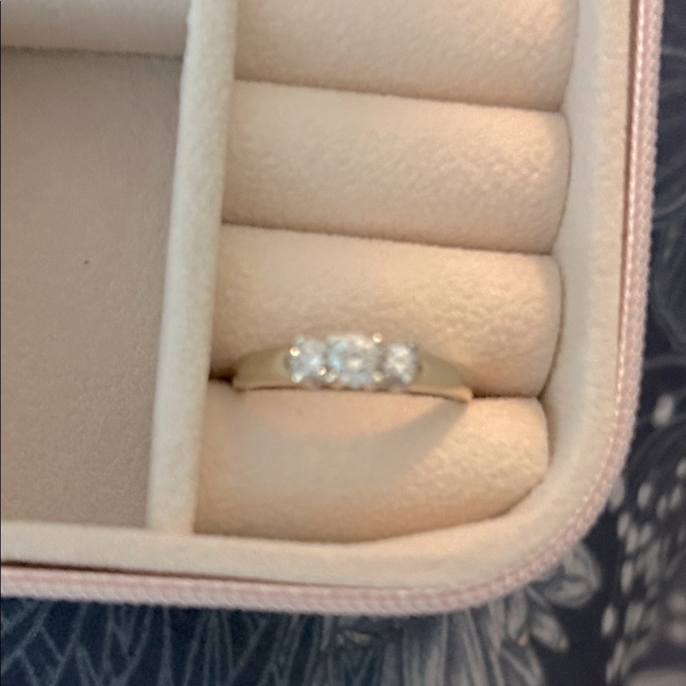Elegant Gold and Silver Women's Ring